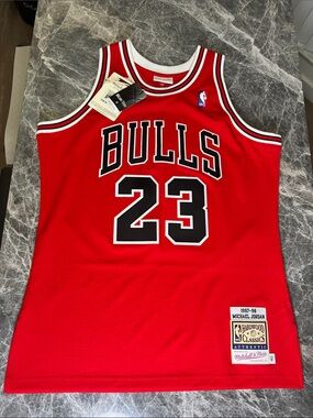 Michael Jordan Mitchell & Ness Red Chicago Bulls #23 Jersey size 44 Large